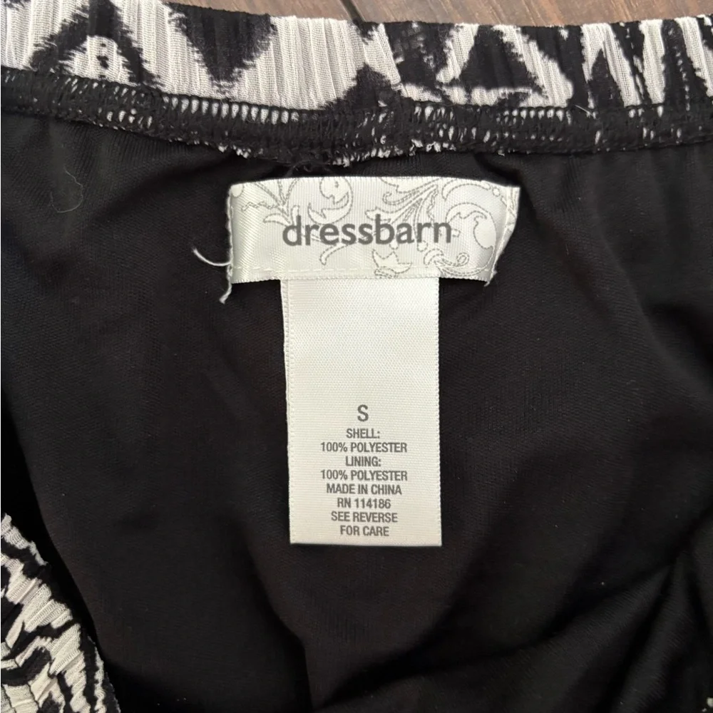 Women's Black & White Patterned Short Sleeve Top